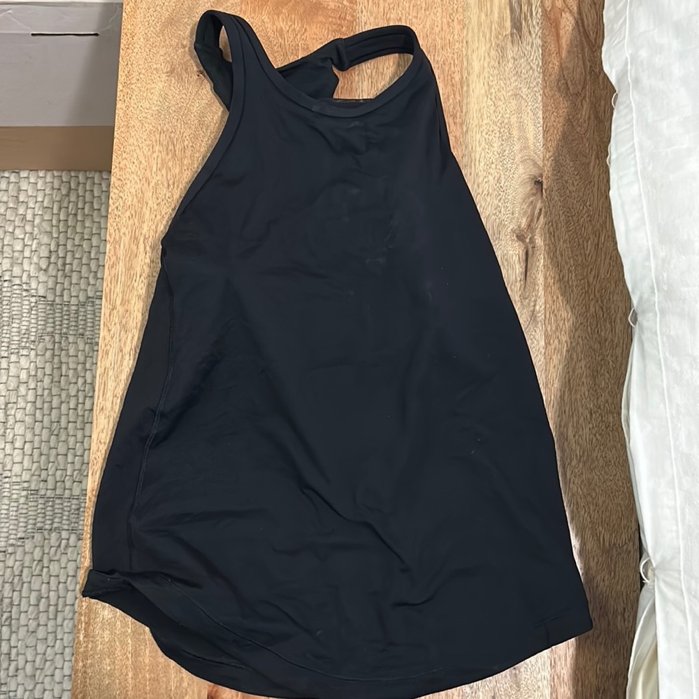 Lululemon women’s workout top